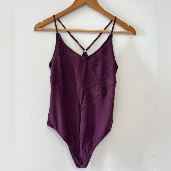 Aritzia Bodysuit - Picture 1 of 2